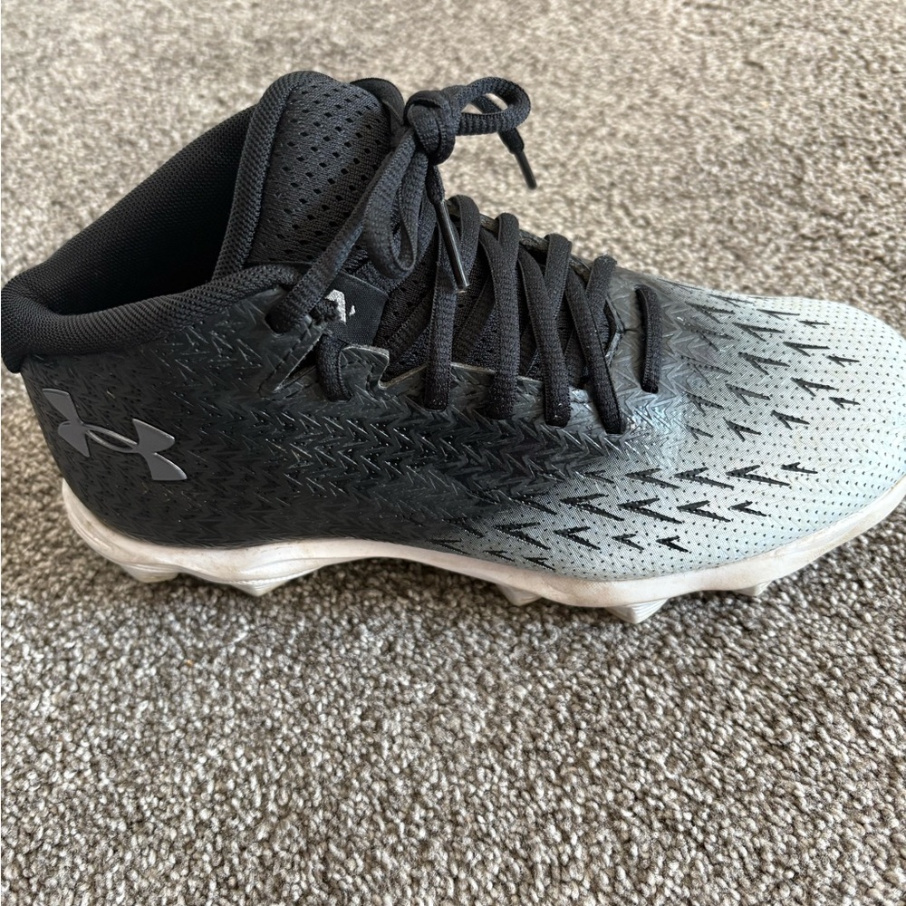 Boys - size 5.5 Under Armour Black and White Sports Cleats